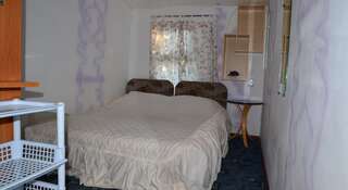 Гостевой дом Briz Феодосия Двухместный номер с 1 кроватью или 2 отдельными кроватями-4